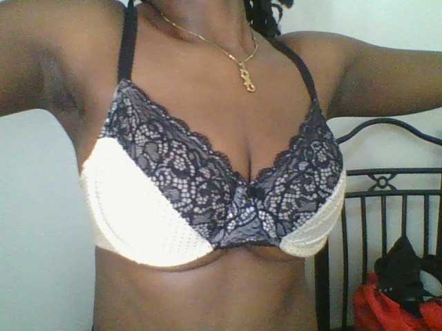 Juicybaby1 live cam on BongaCams