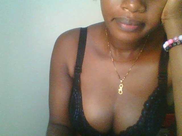 Juicybaby1, en directo ahora en BongaCams