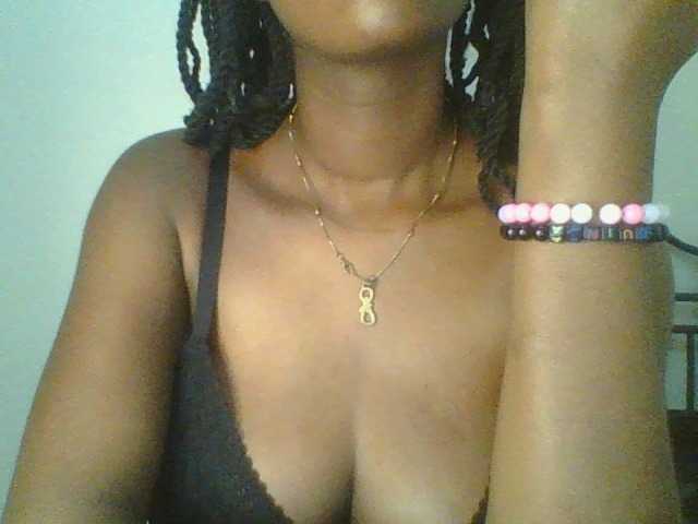 Juicybaby1, en directo ahora en BongaCams