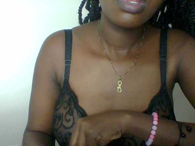 Juicybaby1 live cam on BongaCams
