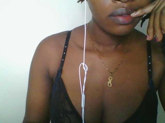 Juicybaby1 live cam on BongaCams