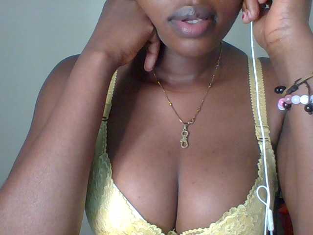 Juicybaby1 live cam on BongaCams