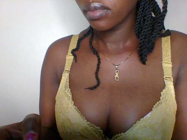 Juicybaby1 live cam on BongaCams