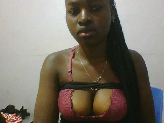 Sexie-ass live cam on BongaCams