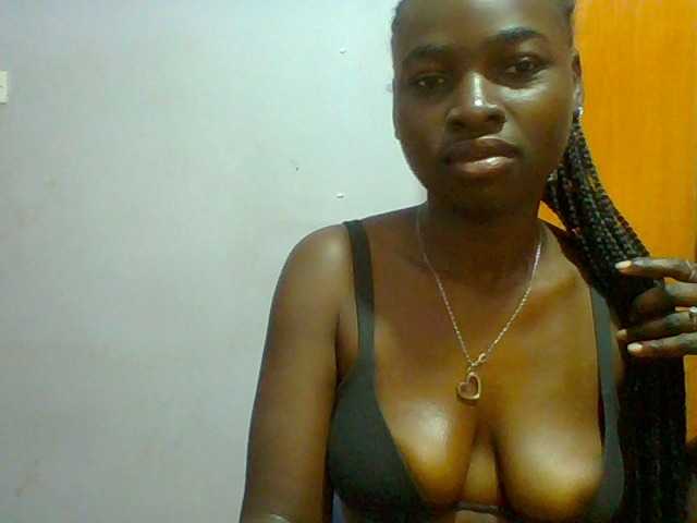 Sexie-ass live cam on BongaCams
