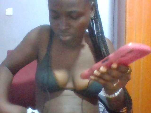 Sexie-ass live cam on BongaCams