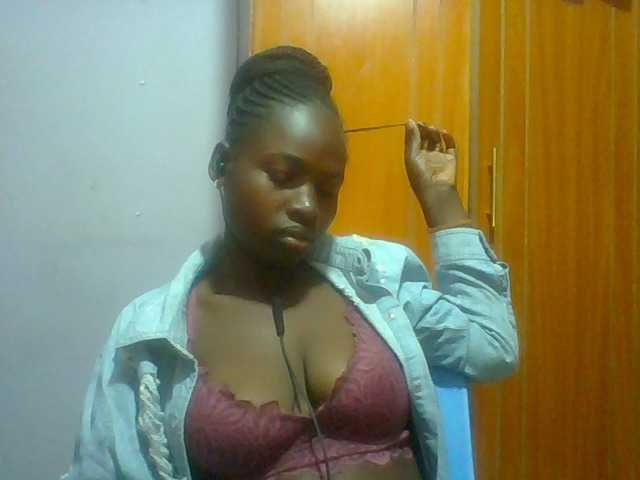 Sexie-ass live cam on BongaCams
