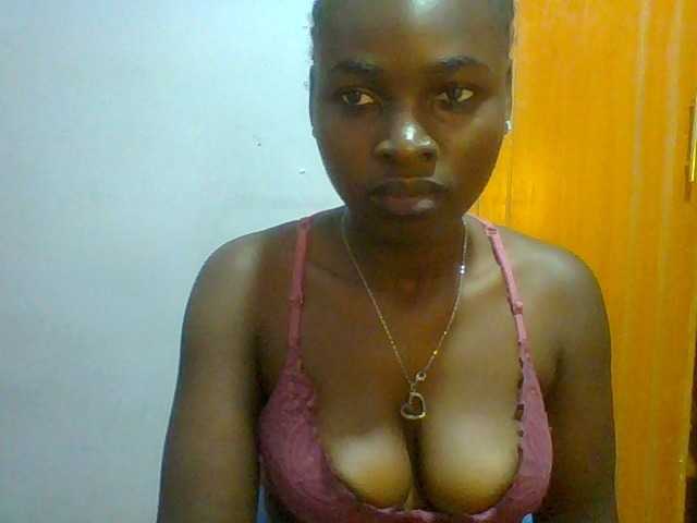 Sexie-ass live cam on BongaCams
