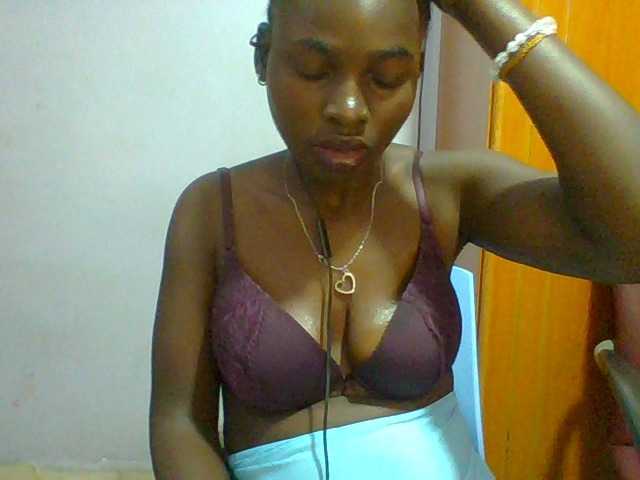 Sexie-ass live cam on BongaCams
