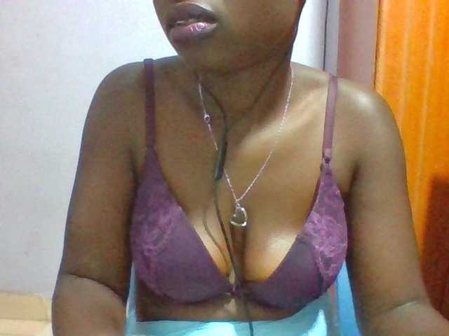 Sexie-ass live cam on BongaCams