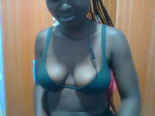 Sexie-ass live cam on BongaCams