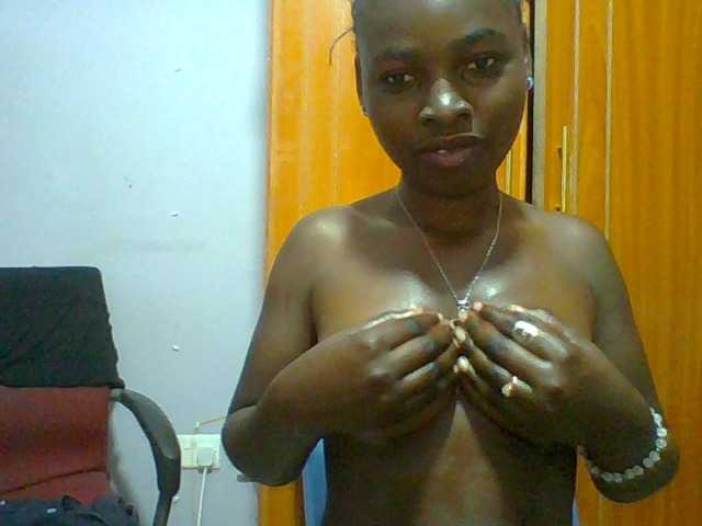 Sexie-ass live cam on BongaCams