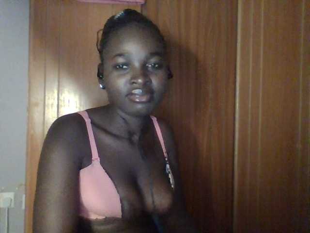 Sexie-ass live cam on BongaCams