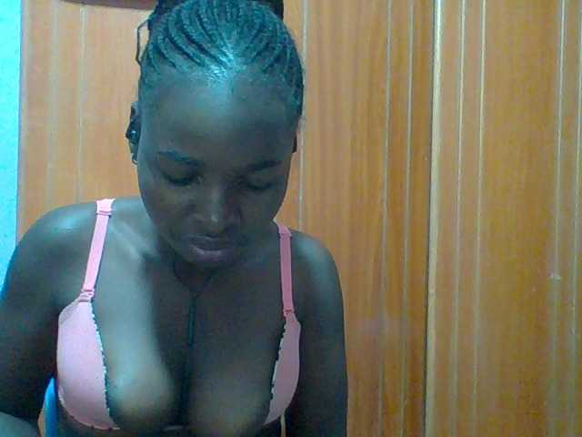 Sexie-ass live cam on BongaCams