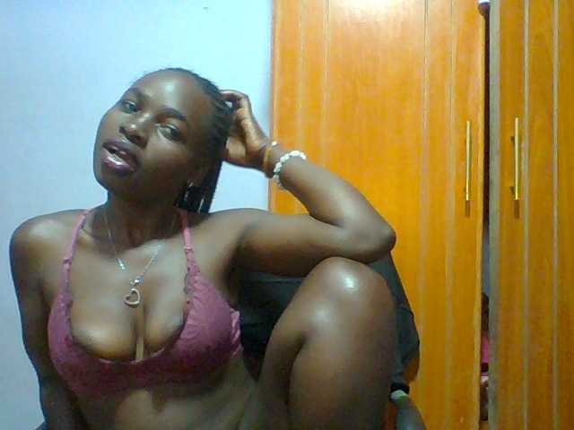 Sexie-ass live cam on BongaCams