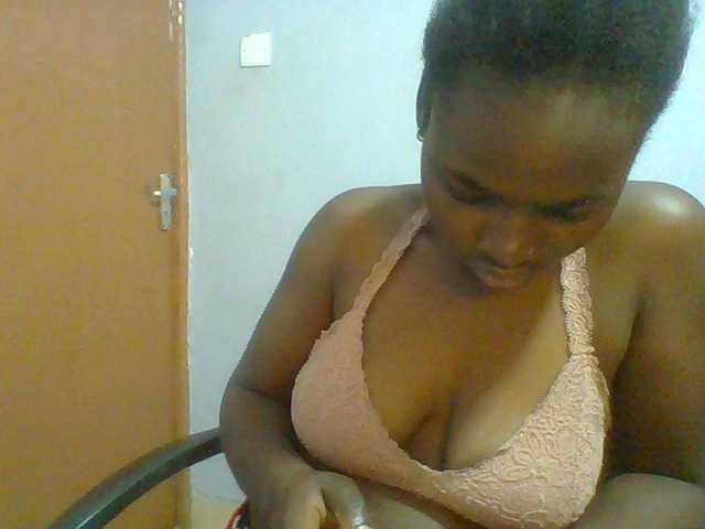 Sexie-ass live cam on BongaCams