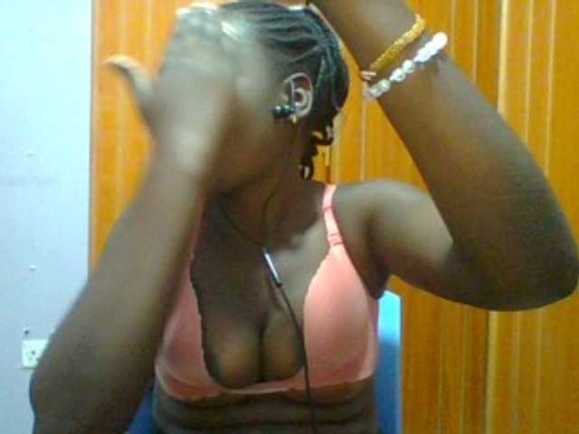 Sexie-ass live cam on BongaCams