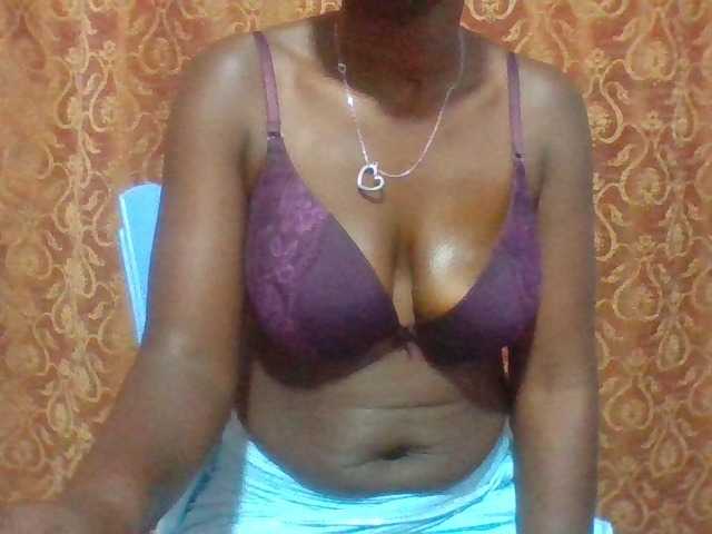 Sexie-ass live cam on BongaCams