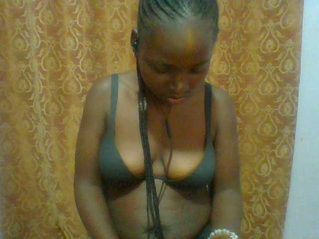 Sexie-ass live cam on BongaCams