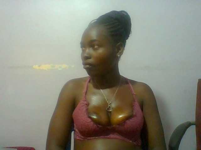 Sexie-ass live cam on BongaCams