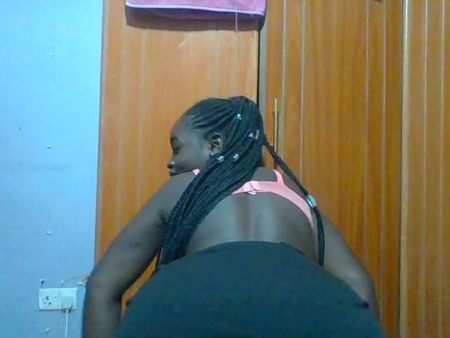 Sexie-ass live cam on BongaCams