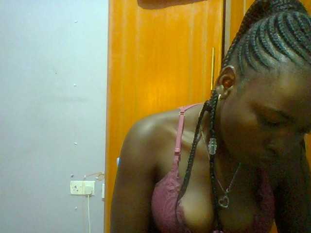 Sexie-ass live cam on BongaCams