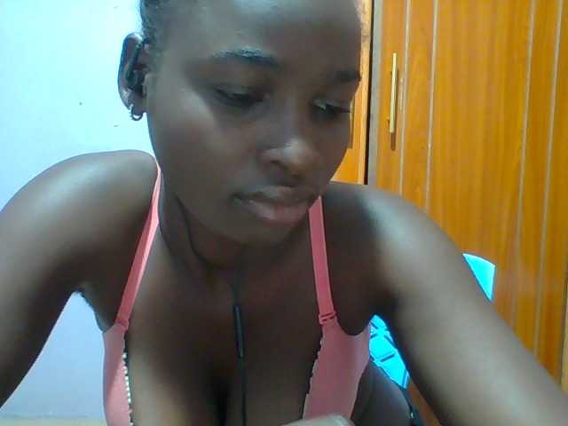 Sexie-ass live cam on BongaCams