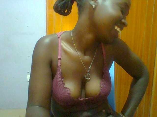 Sexie-ass live cam on BongaCams