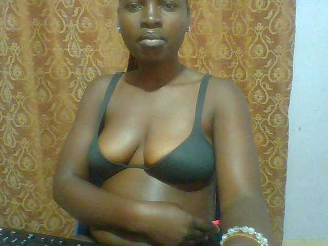 Sexie-ass live cam on BongaCams