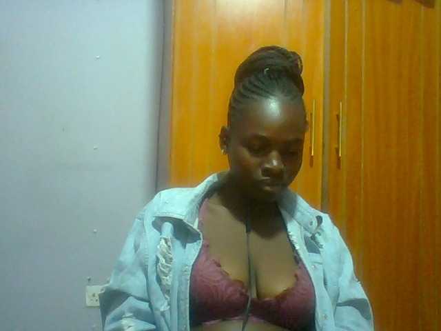 Sexie-ass live cam on BongaCams