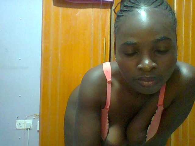 Sexie-ass live cam on BongaCams
