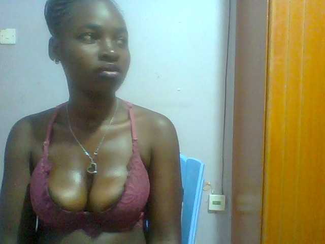 Sexie-ass live cam on BongaCams