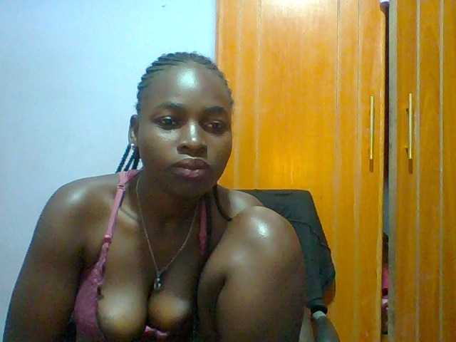 Sexie-ass live cam on BongaCams