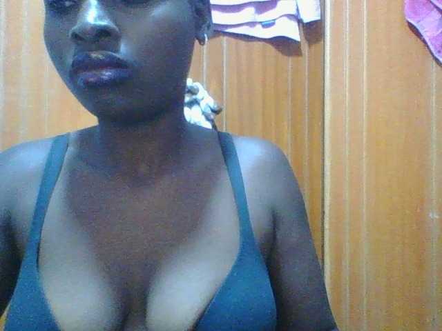 Sexie-ass live cam on BongaCams