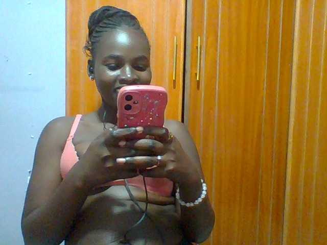 Sexie-ass live cam on BongaCams
