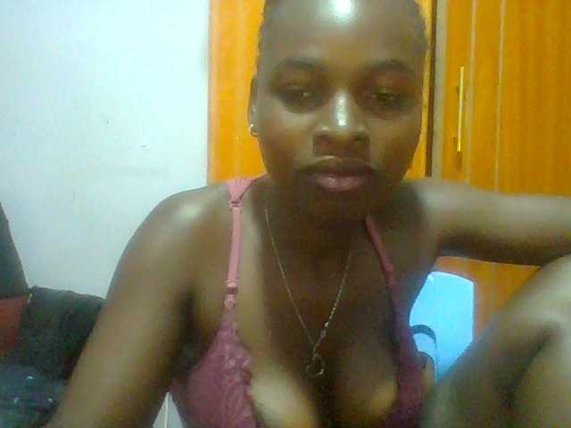 Sexie-ass live cam on BongaCams