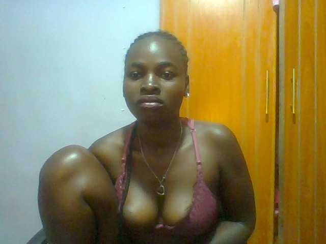 Sexie-ass live cam on BongaCams