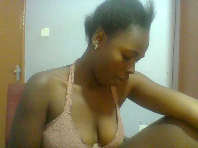 Sexie-ass live cam on BongaCams