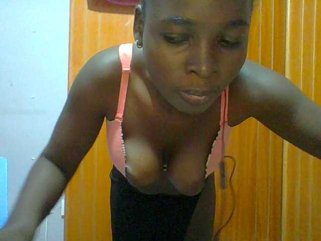 Sexie-ass live cam on BongaCams