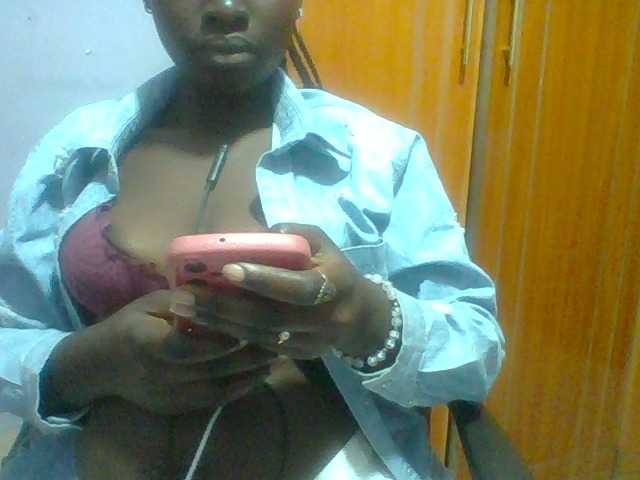 Sexie-ass live cam on BongaCams