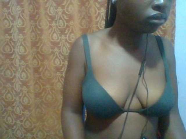 Sexie-ass live cam on BongaCams