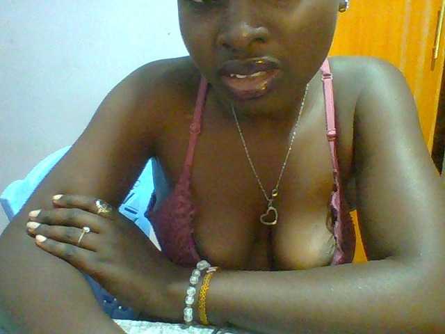 Sexie-ass live cam on BongaCams