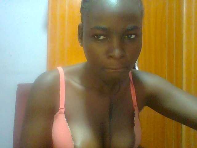 Sexie-ass live cam on BongaCams