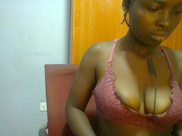 Sexie-ass live cam on BongaCams