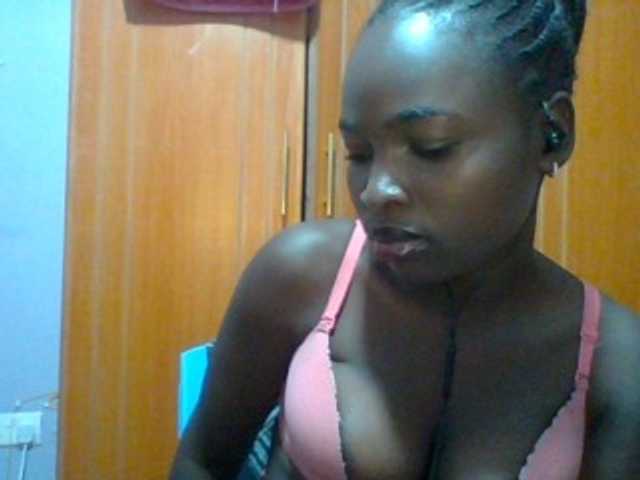 Sexie-ass live cam on BongaCams