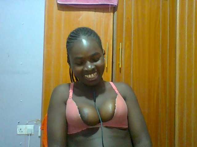 Sexie-ass live cam on BongaCams
