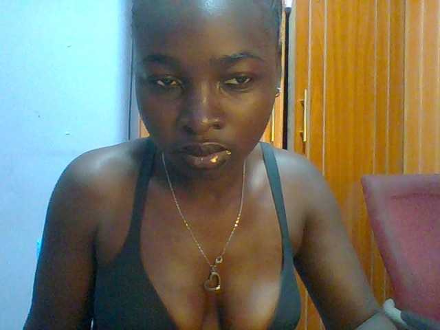Sexie-ass live cam on BongaCams