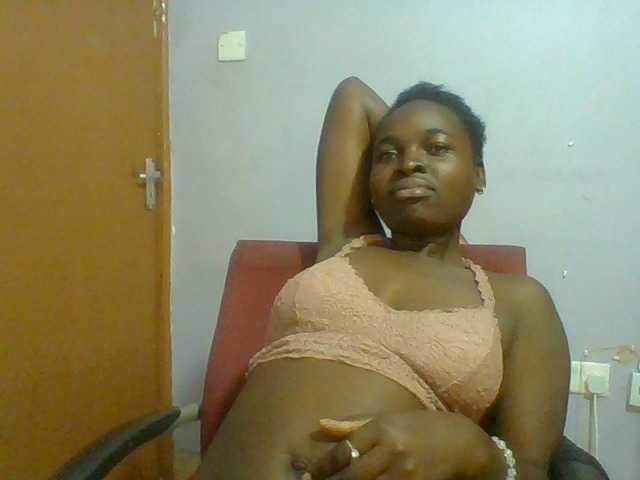 Sexie-ass live cam on BongaCams