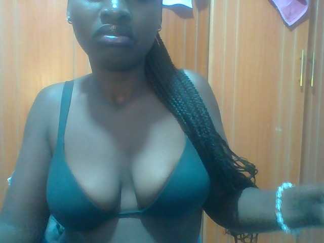 Sexie-ass live cam on BongaCams