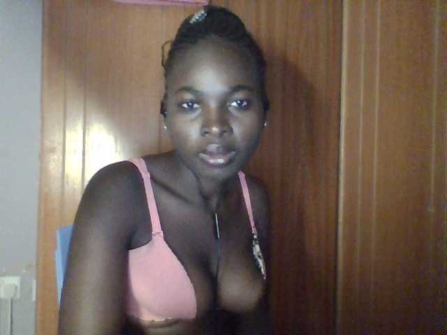 Sexie-ass live cam on BongaCams